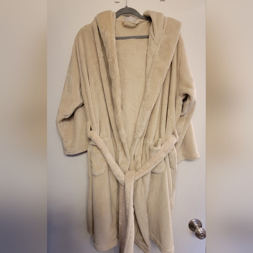 Summer & Rose Plush Cream Hooded Robe